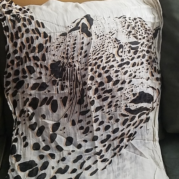 The Limited Leopard Scarf - Picture 2 of 6